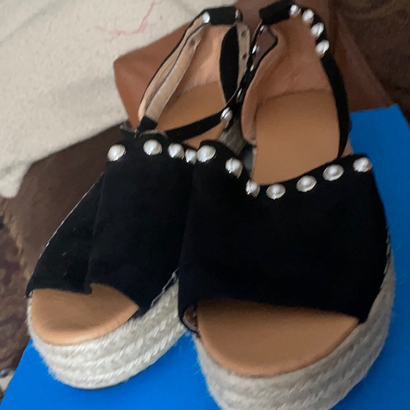 Two slippers  $20 each pair their are both sz10 - Picture 1 of 5